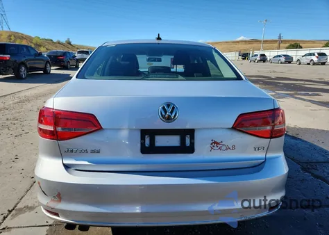 2015 Volkswagen Jetta Se z USA, uszkodzony, nr VIN 3VWD17AJ5FM287269